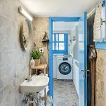 Avlona Blue Apartment *
