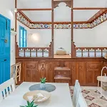 Avlona Blue Apartment *