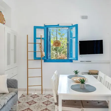 Avlona Blue Apartment *